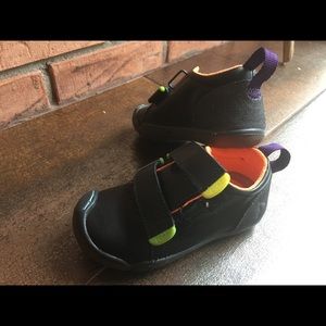 New Plae Kids shoes size 8T M