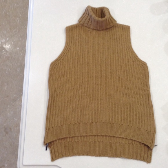Sleeveless knitted cowl neck by J.O.A.