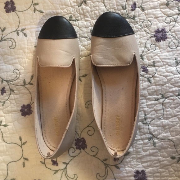 Old Navy black toed flats