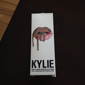 Kylie matte lipstick & lip liner