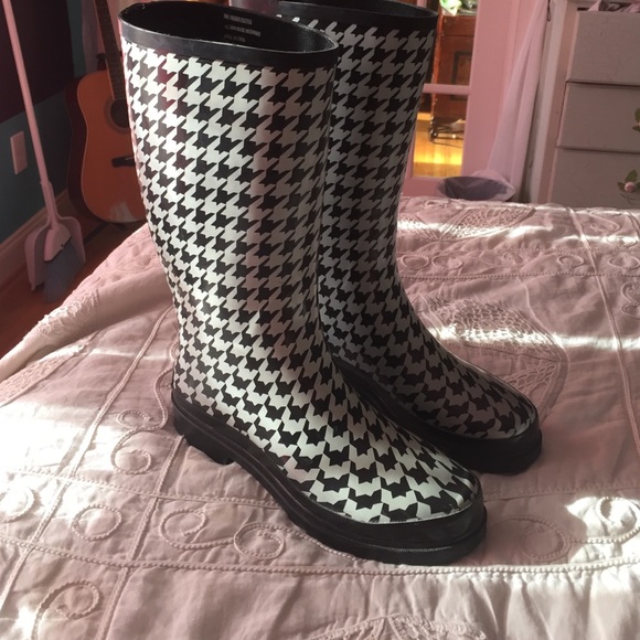 Houndstooth Rain Boots
