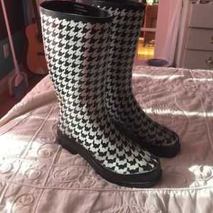 Houndstooth Rain Boots