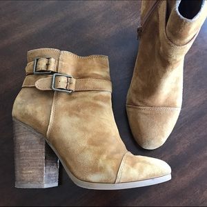Suede Lucky Brand Booties! 8.5🎉
