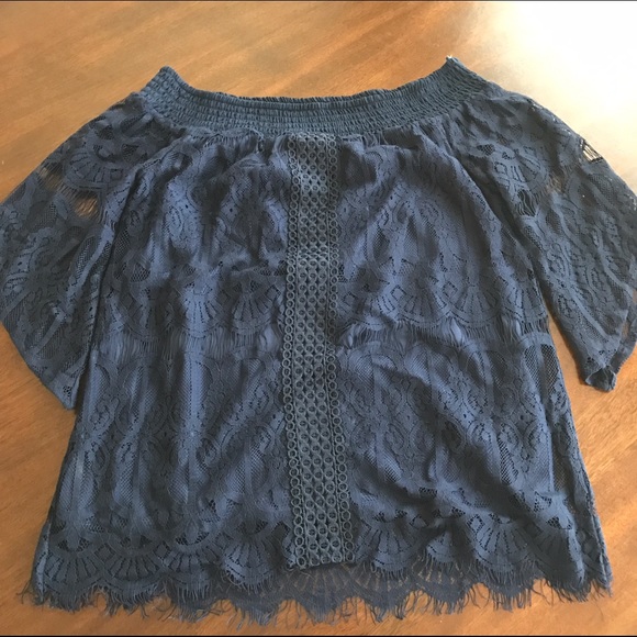 Off-the-shoulder Navy lace top- so cute!!👌🏻