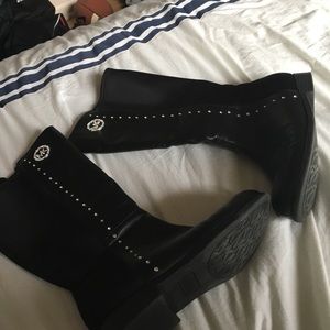 Size 4 (girls) Michael Kors boots