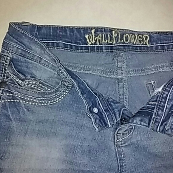 Distressed Jeans - Picture 2 of 3