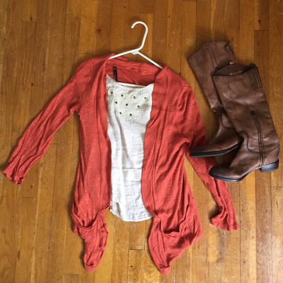 Soft orange cardigan for Fall spirit 🍂