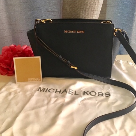 ⚡️FLASH SALE⚡️ MK Selma purse