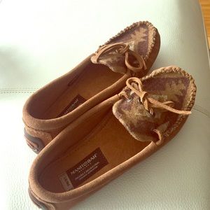 Manitobah mukluks suede moccasins