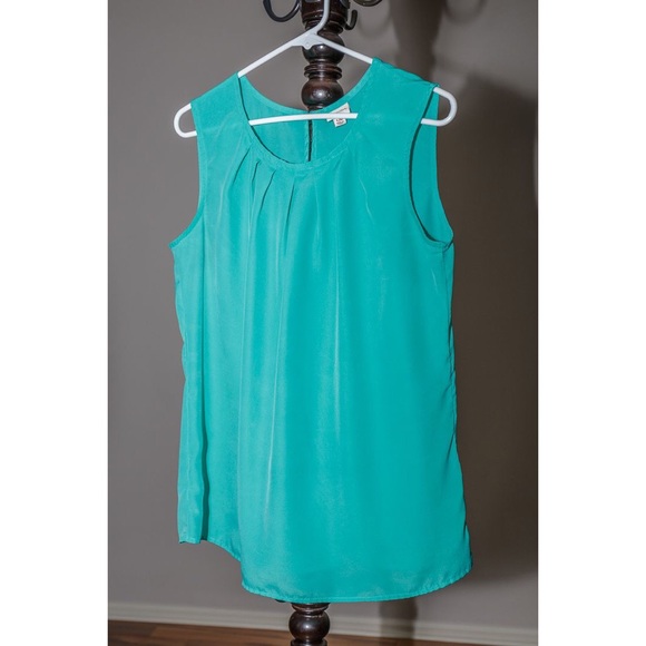 Sleeveless green top