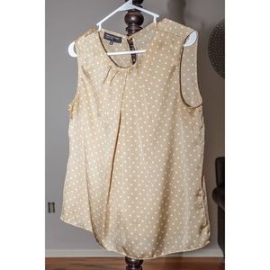 Sleeveless under top