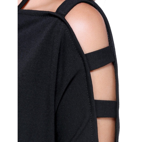 ✨ONE LEFT!✨ V Neck Cut Off Shoulder Top - Picture 3 of 4