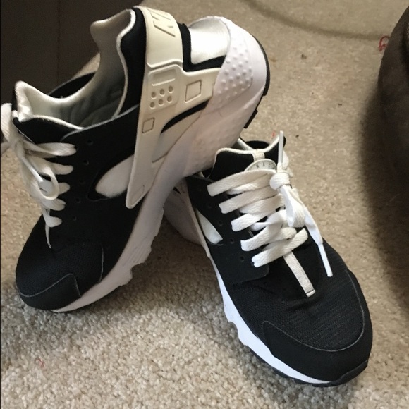 Nike Huarache Shoe size 6y