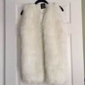 White fur fest size large perfect for winter