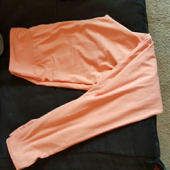 OS peach Lularoe leggings
