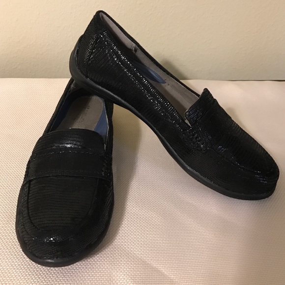 New Naturalizer Snakeskin Style Loafers
