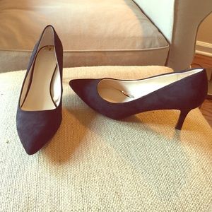 Nine West size 8 black suede heels pointed toe EUC