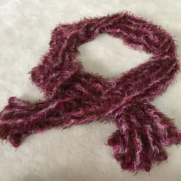 Adorable maroon scarf!