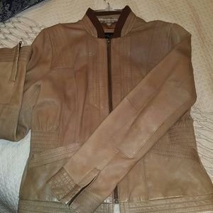 Womens 100% leather jacket size Sm.
