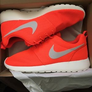 Nike Roshe Run "Total Crimson"