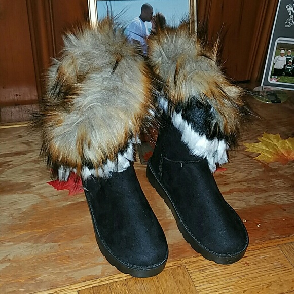 New Fur boots - Picture 1 of 4