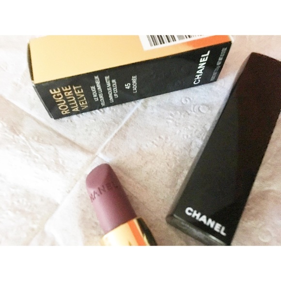 Chanel Rouge Allure Velvet Lipstick - Picture 3 of 3