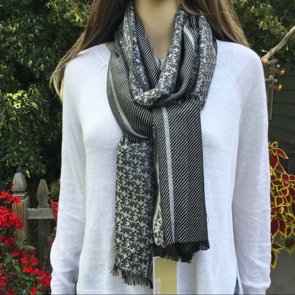 NWT  MICHAEL KORS SCARF - Picture 4 of 8