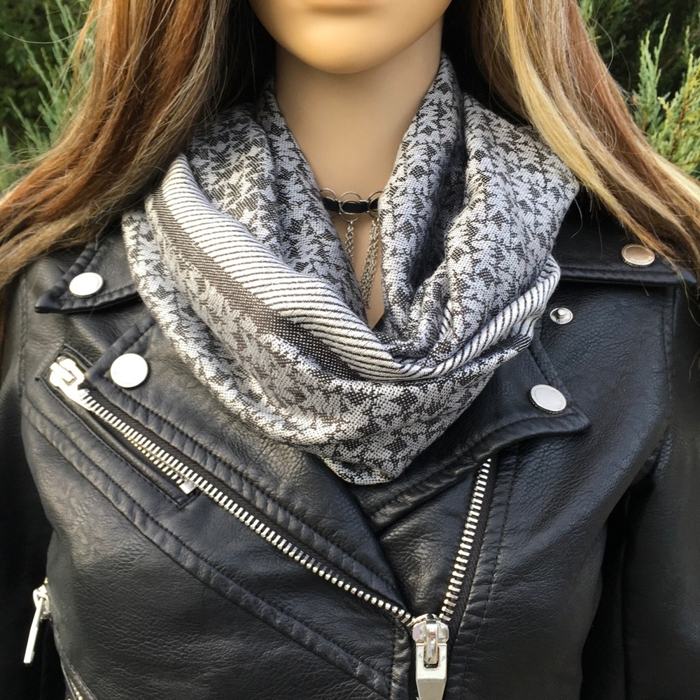 NWT  MICHAEL KORS SCARF - Picture 3 of 8