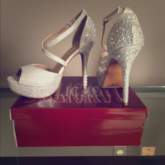 BNNW 7 1/2 Delicacy dress shoes 👠