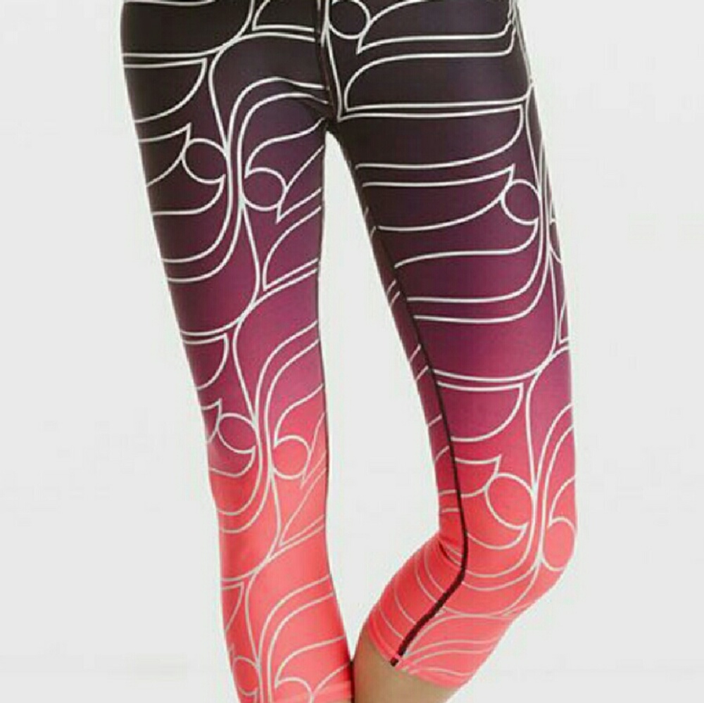 New with tags Fabletics Salar Capri. Size: L