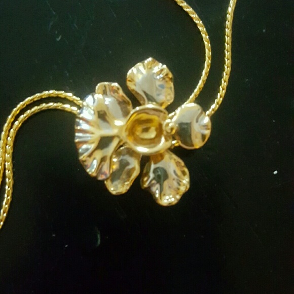 Pretty Flower lariat necklace never worn - Picture 3 of 6