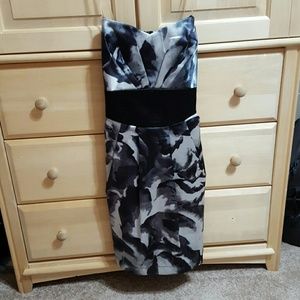Black and white strapless dress with pockets