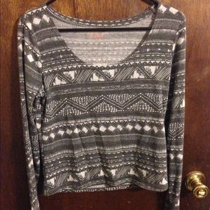 Cute long sleeve thin, scoop neck sweater!