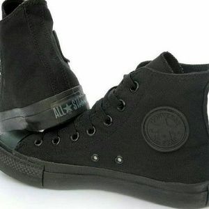 Converse
Chuck Taylor All Stars black high tops