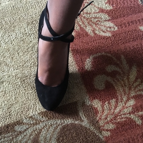 Strait shoes - Picture 2 of 3