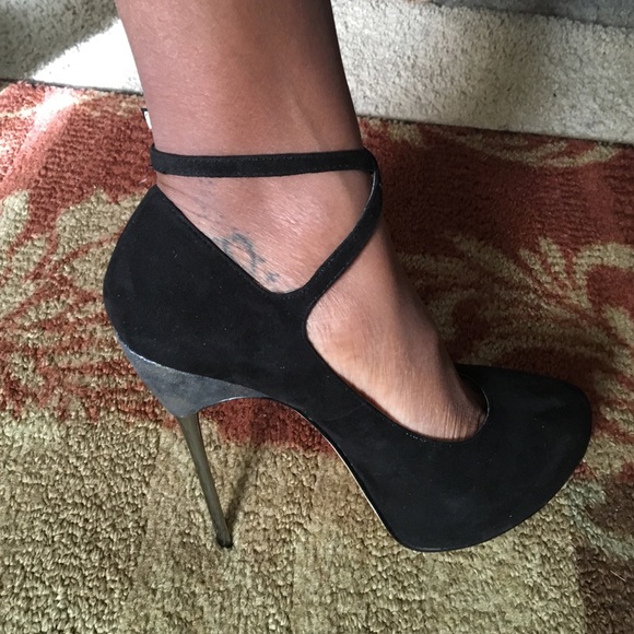 Strait shoes - Picture 3 of 3