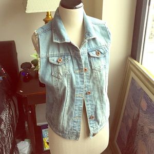 Jean vest light color