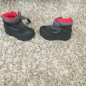 Never worn North Face snow boot