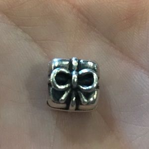 Pandora present 🎁 charm