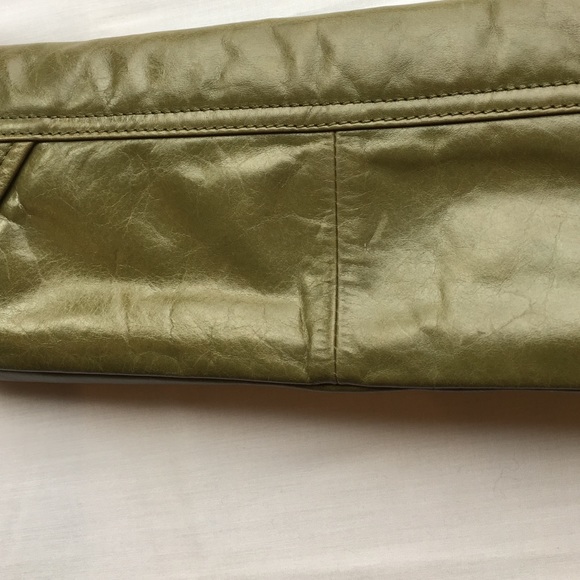 Kenneth Cole Reaction clutch 🌺🌸⭐️ - Picture 4 of 4