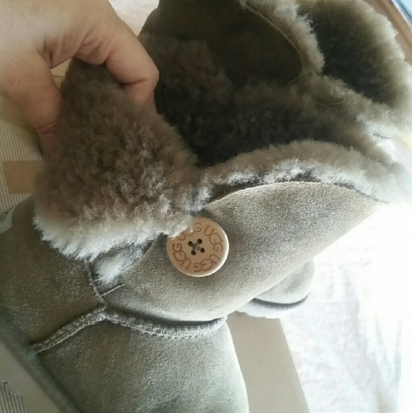 Uggs color dryed leaf