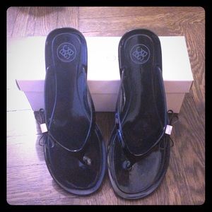 BCBG black flip flops