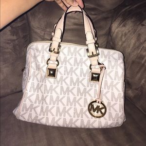 Micheal Kors purse