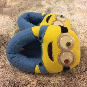 Minion slippers size 11/12 toddler