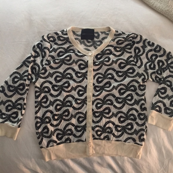 Cropped black and cream cardigan with bow print - Picture 2 of 4