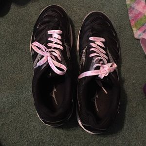 Volleyball shoes