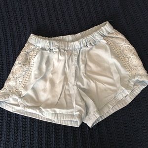 Soft elastic waist shorts with lace