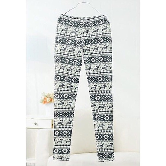 WINTER CLOSEOUT—Deer Pattern Leggings - Picture 4 of 4