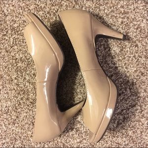 Bandolino patent nude pumps