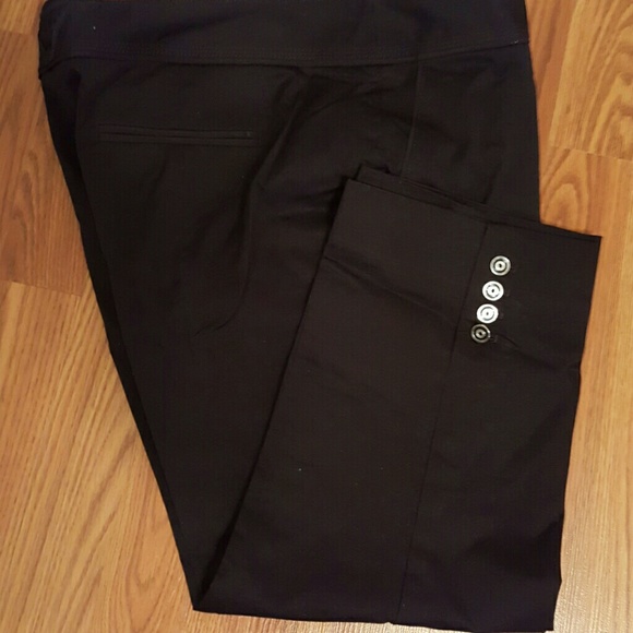 Black cropped pants